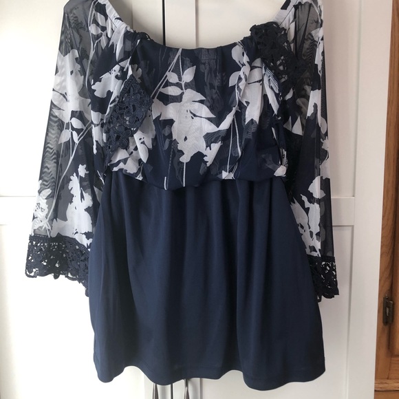 3/$20 CLEO Petite Blouse, Doesn’t Fit Like Petite - Picture 7 of 11